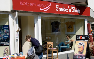 Shakes’n’Shirts – Café, Aussenansicht